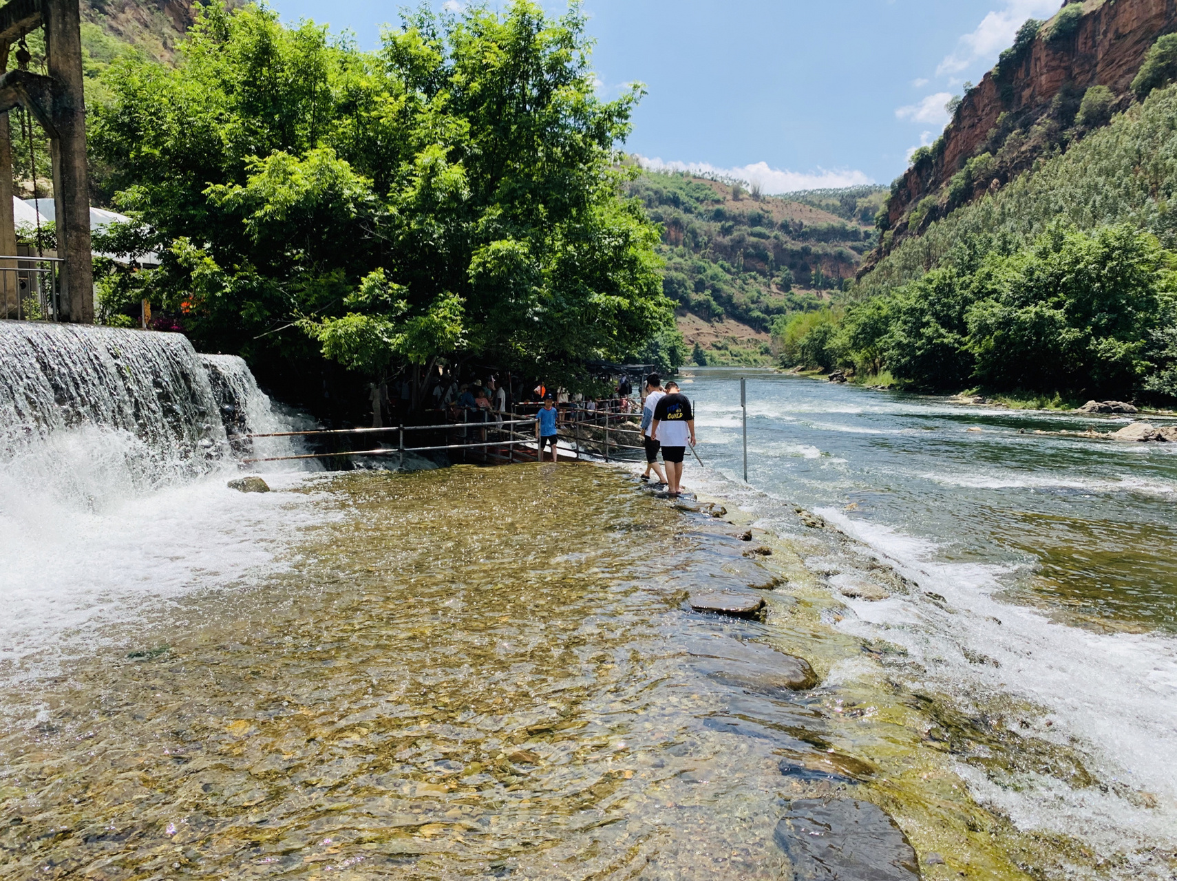 宜良柴石滩水库 离昆明最近玩水的地方,水质相当呢好,宜良柴石滩水库