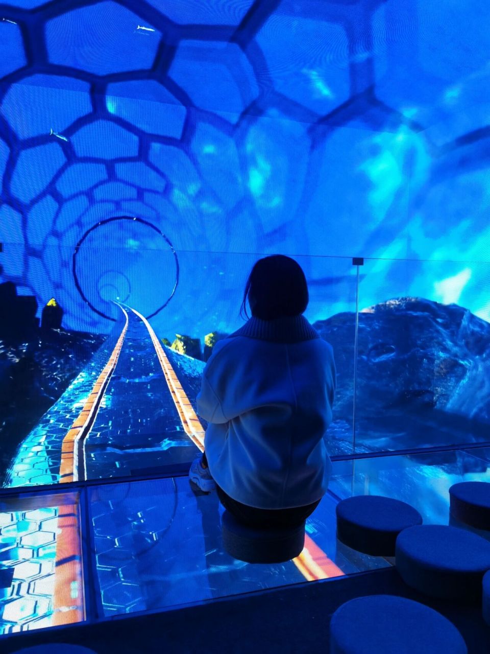 魔都悬空玻璃艺术馆 周末和朋友聚会打卡的好去处～环境道具布置的很