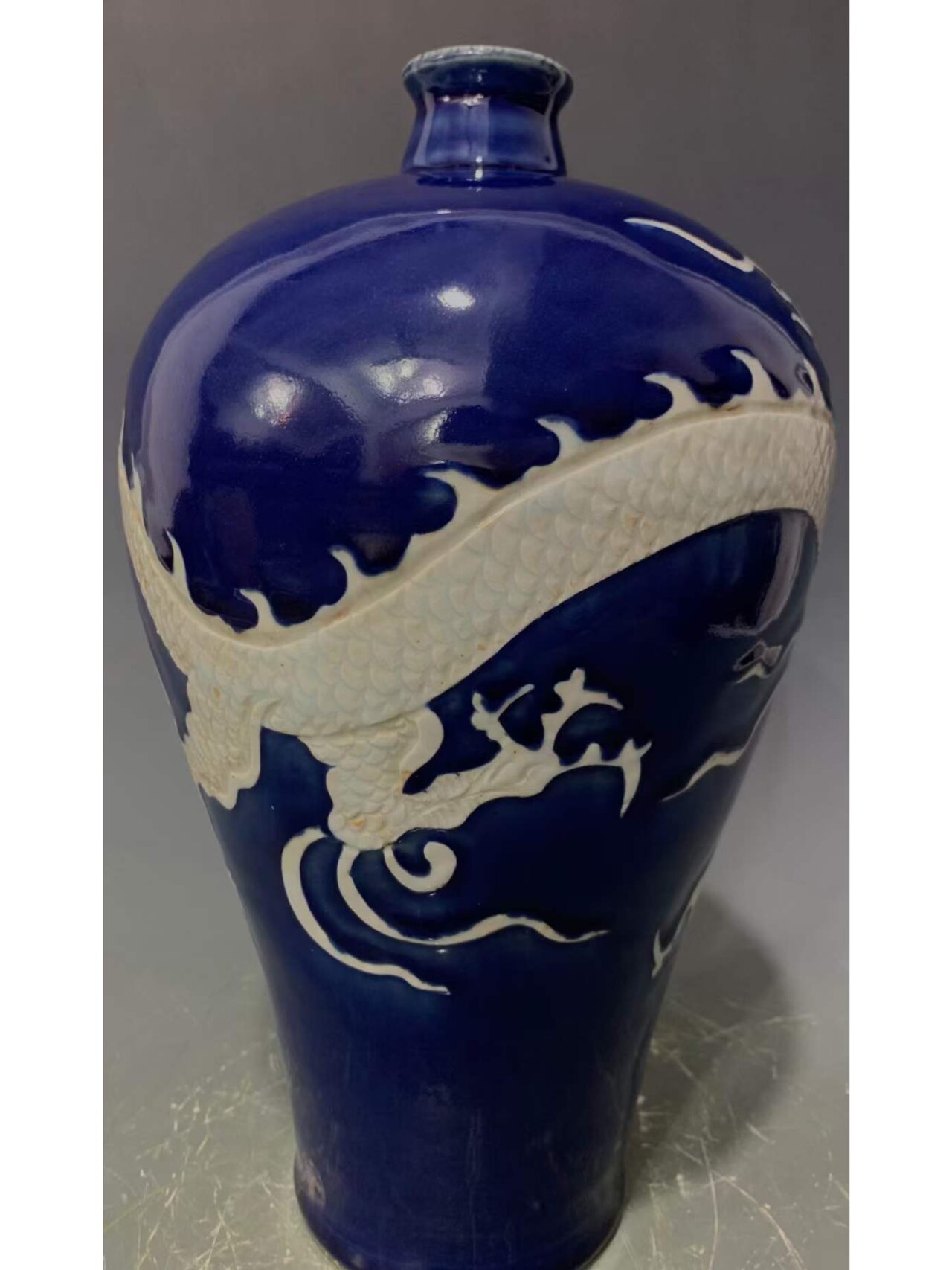 霁蓝釉留白龙纹梅瓶高34cm肚径19cm底10.5cm