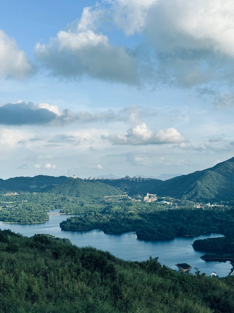 "深圳打鼓嶂:山水之间的神秘仙境, 深圳打鼓嶂,位于深圳市龙岗区,是