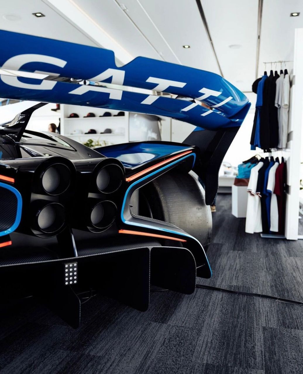 布加迪bolide飞火流星 布加迪为赛道而生的车,全球限量40台,1850马力