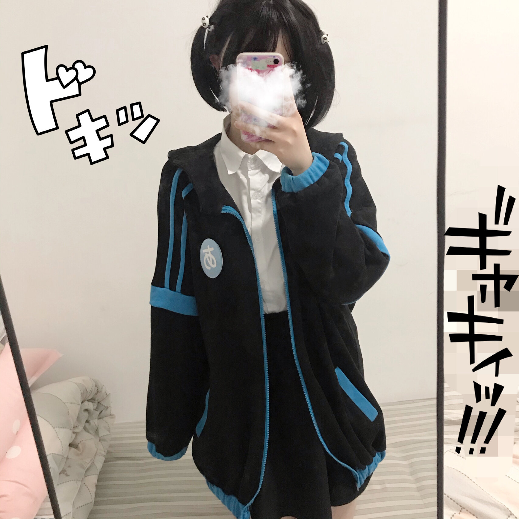 感觉很僵硬的照片先别删,加点贴纸说不定就变得趣味满满了～ 挡脸贴纸