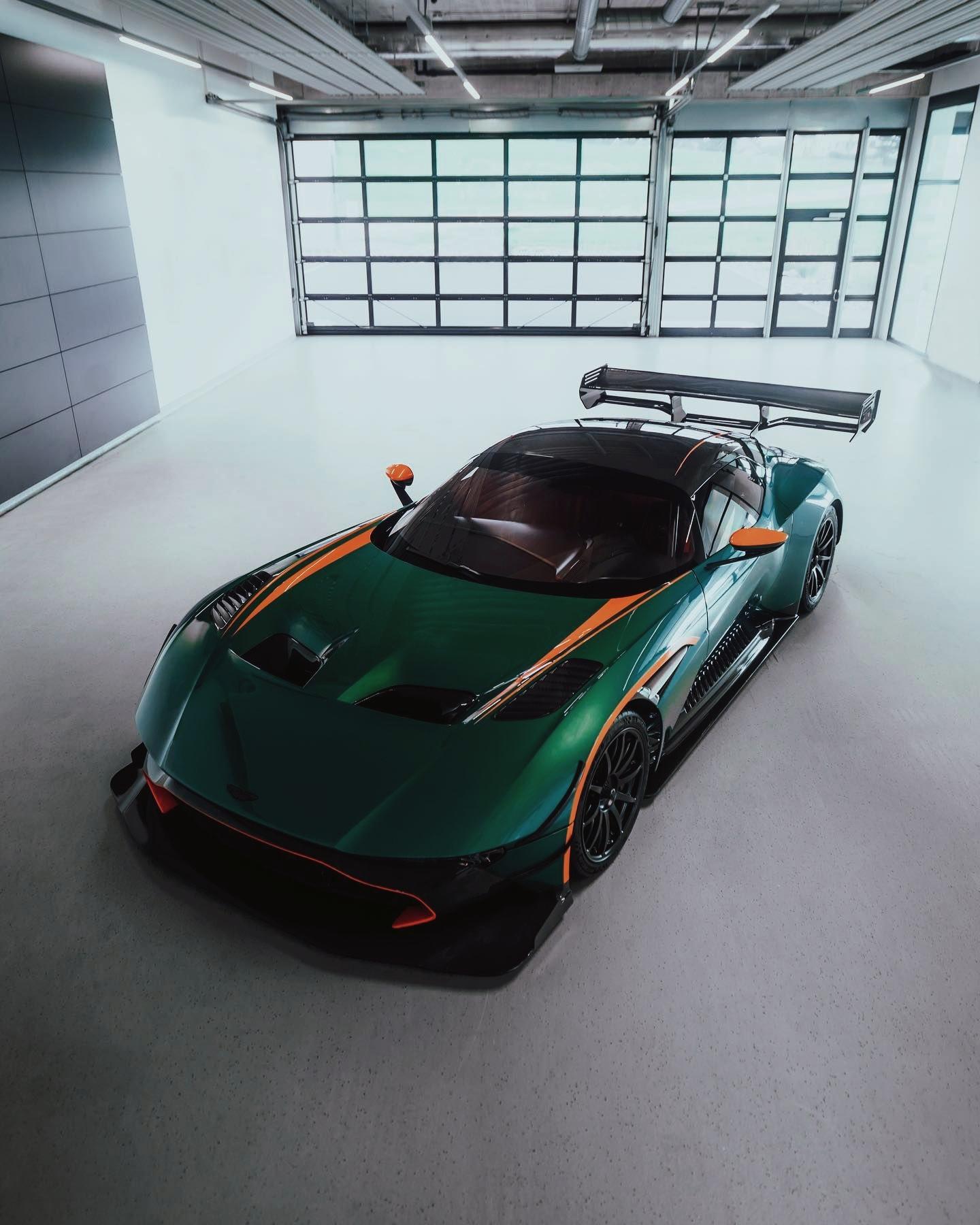 所及之处,无一是你,无一不是你" #阿斯顿马丁火神 #阿斯顿马丁vulcan