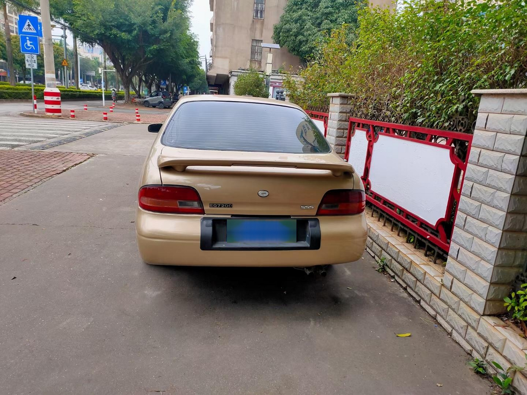 第一代进口日产蓝鸟,出厂自带尾翼,发变巅峰,内室九成新,老领导爱车