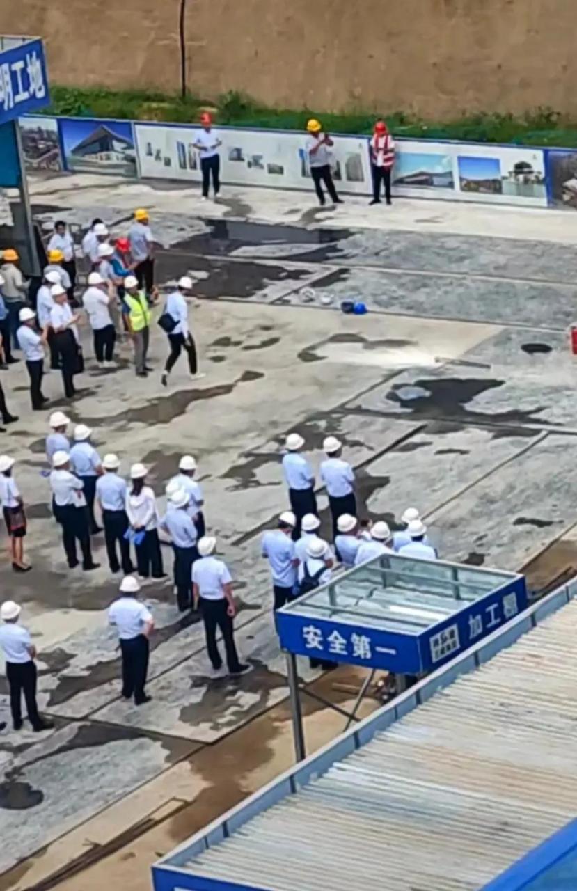 工人戴白帽是什么职业啊 - 工人戴白帽是什么职业啊图片 工人戴白帽是什么职业啊 - 工人戴白帽是什么职业啊图片（工人戴白帽子） 行业资讯