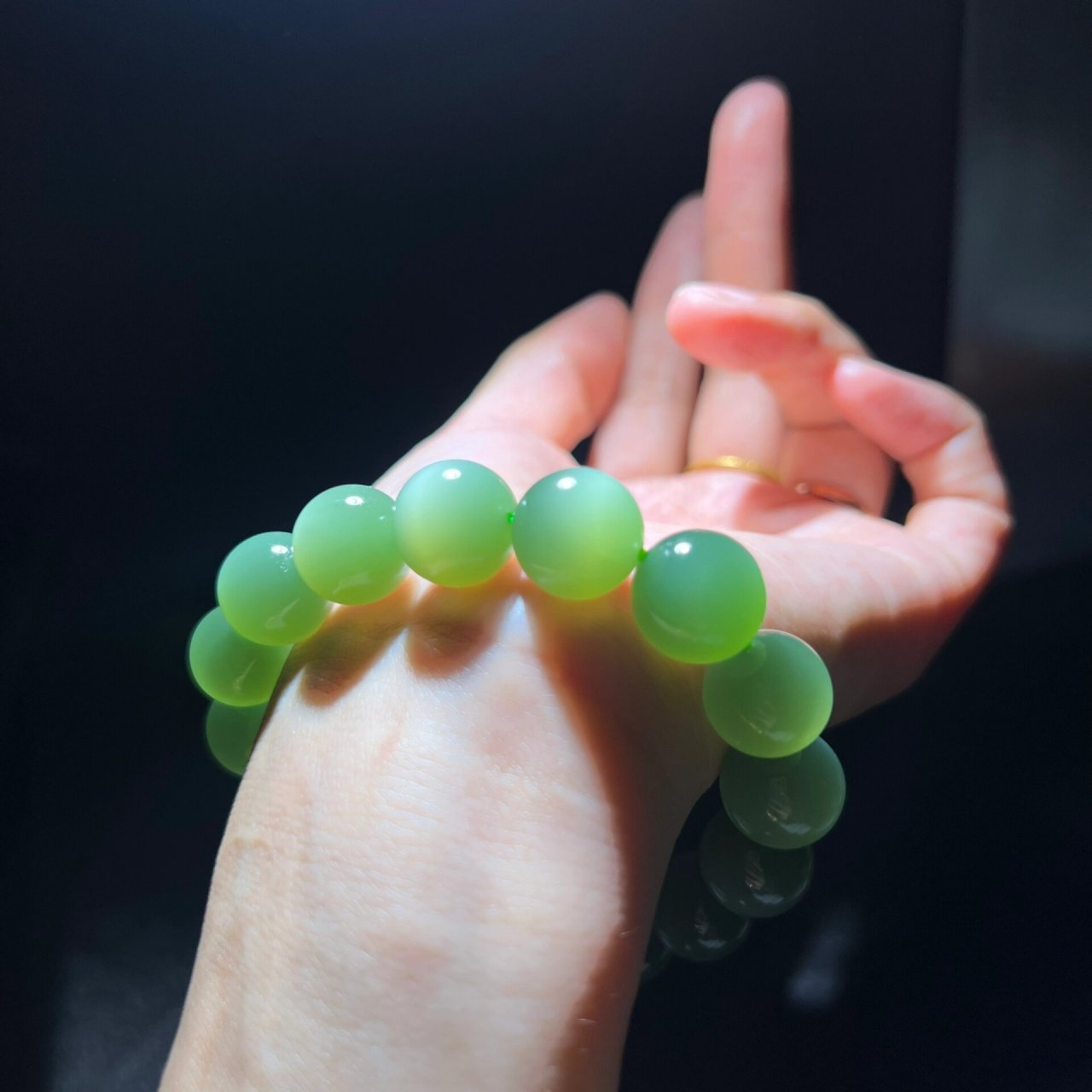 俄料碧玉粉青猫眼13mm 美到极致 据说"粉青玉"的这个名宇,是玩玉的人