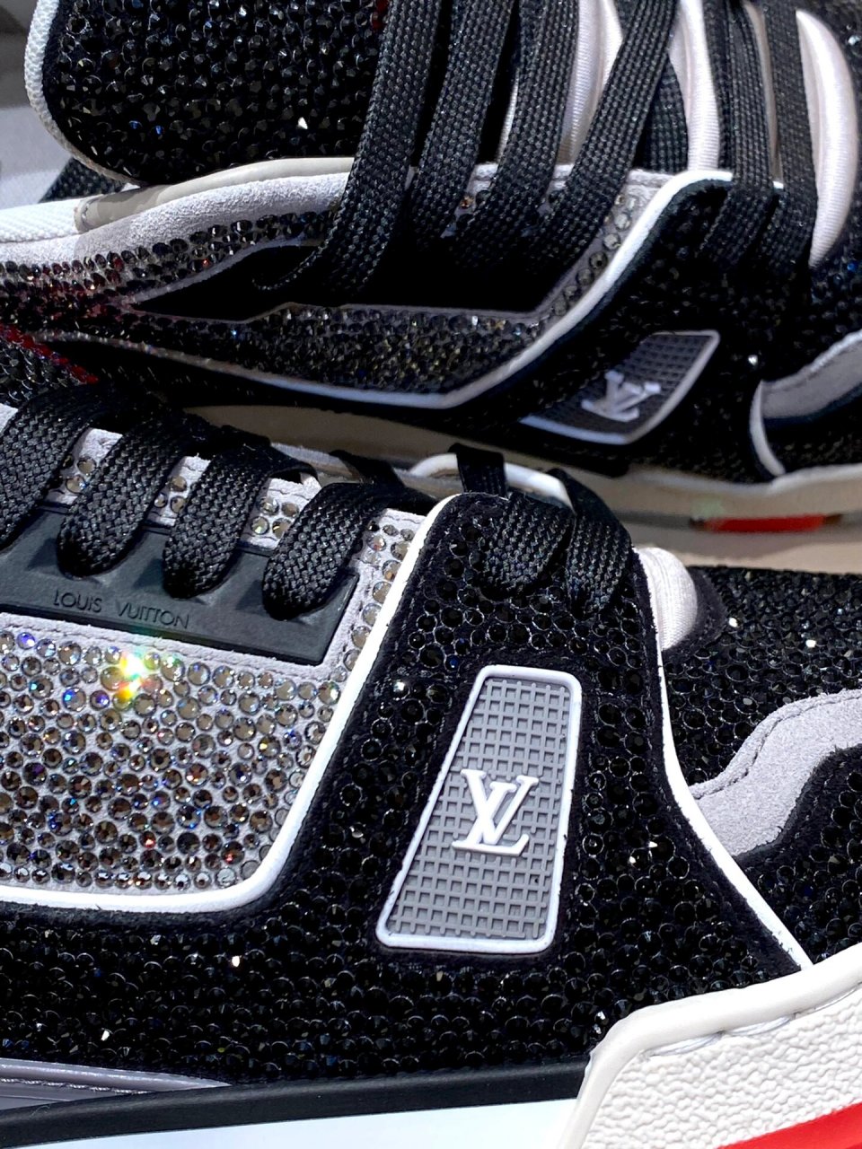 lv 男鞋|满钻trainer 黑夜里最亮的7890