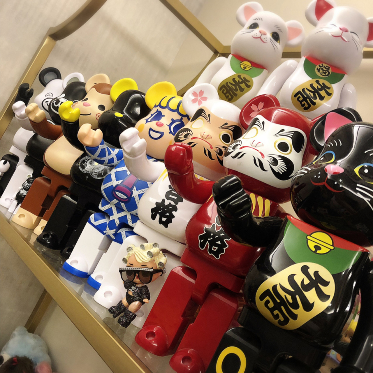 东京表参道货超全的bearbrick专卖店 很多明星都光顾的店 货好全比