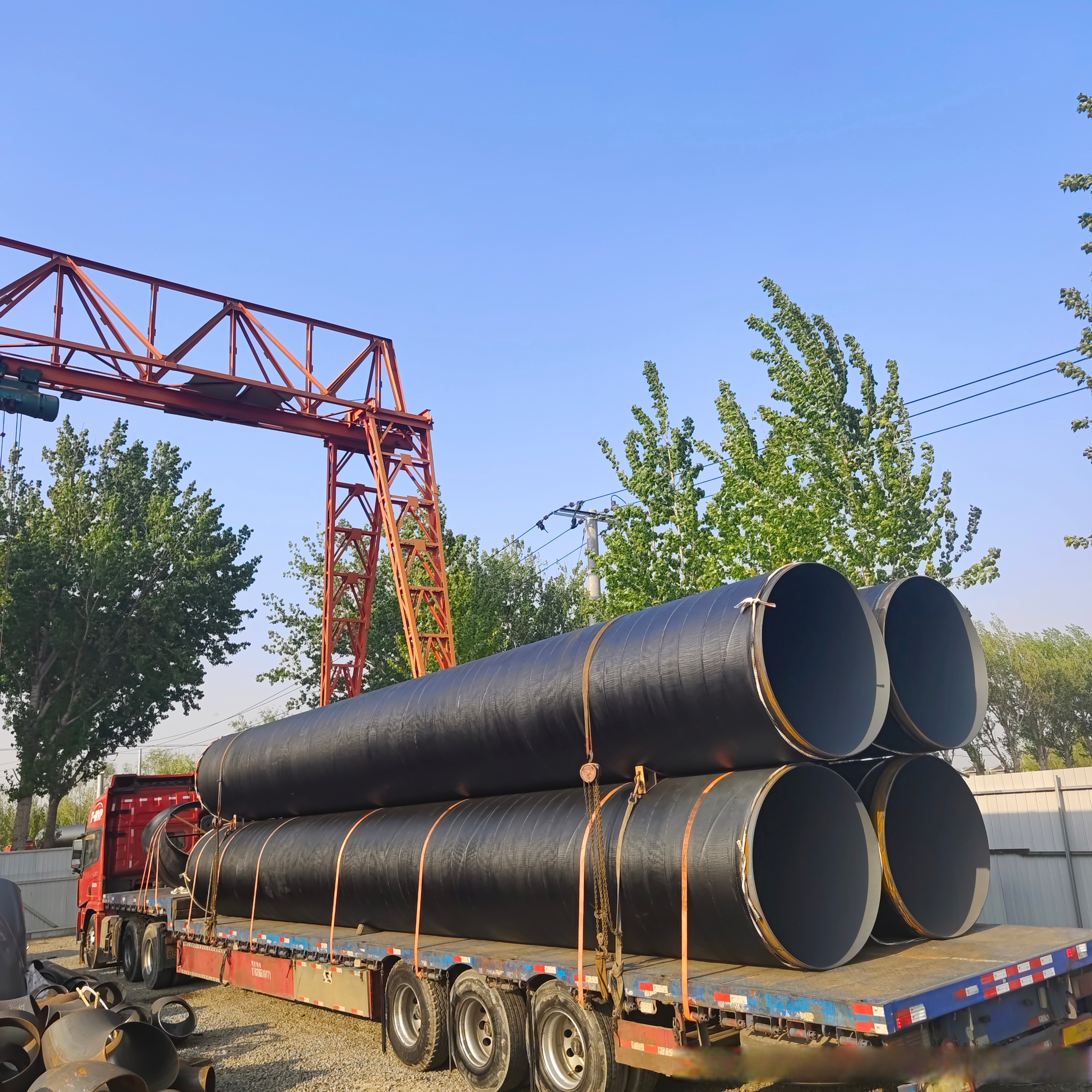 环氧煤沥青防腐钢管是一种广泛应用于埋地或水下钢质管道外壁防腐的