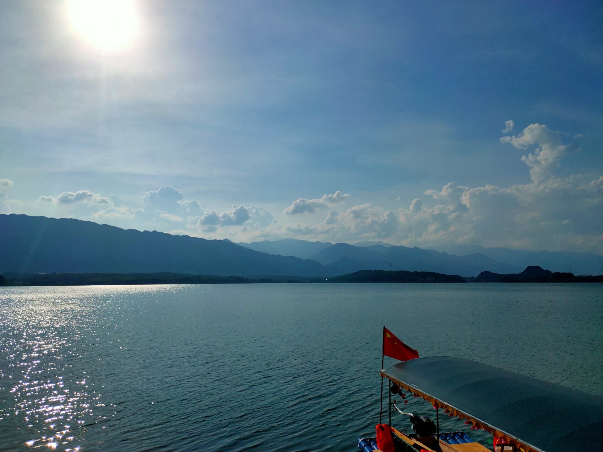 富川龟石水库大草原图片