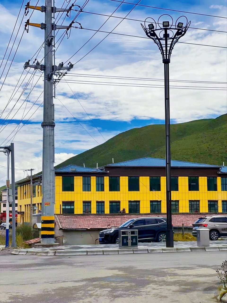 果洛州  久治县 久治县隶属青海省果洛州,地处青藏高原东部,果洛州东