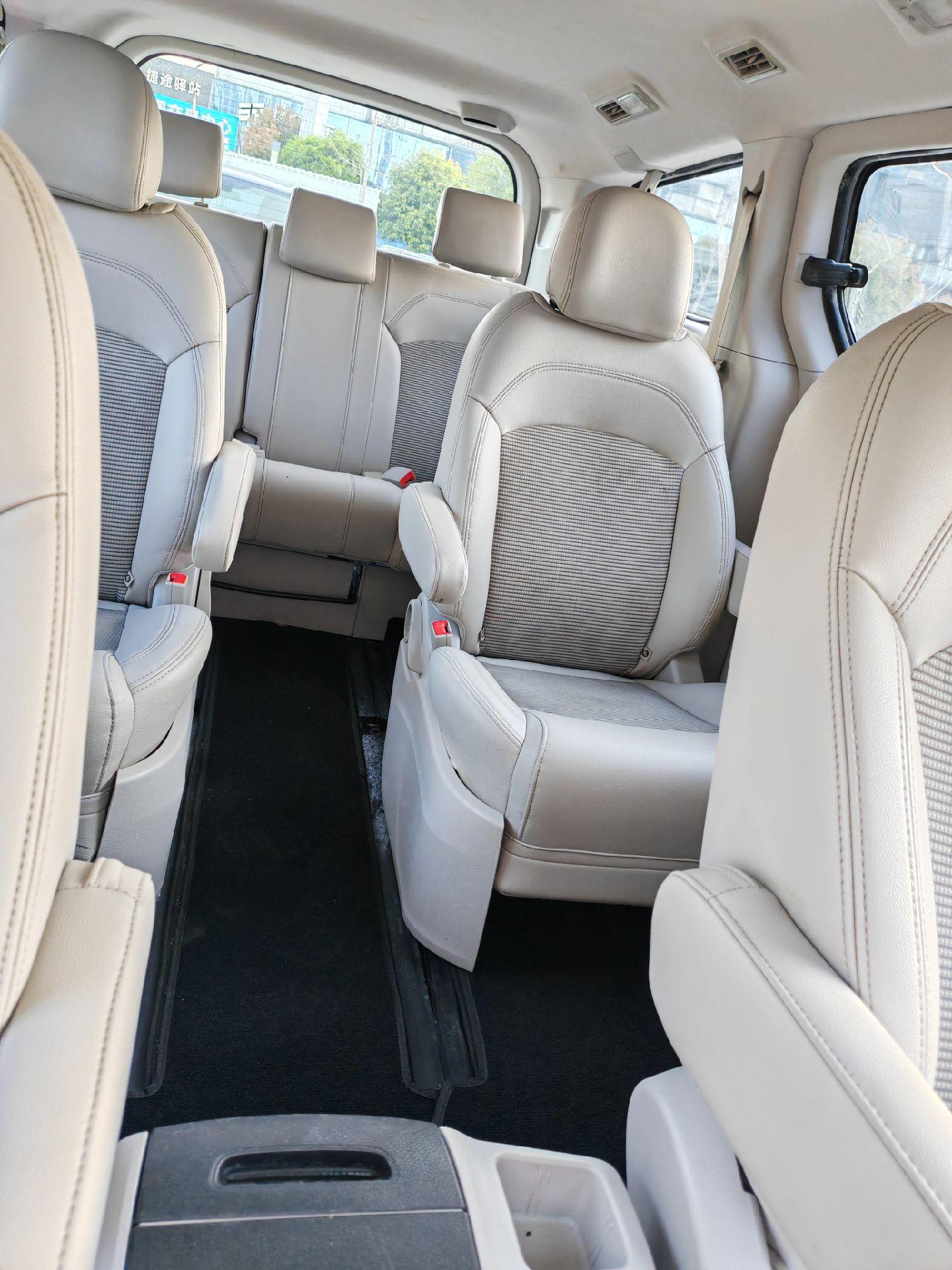 0t自动挡七座商务车