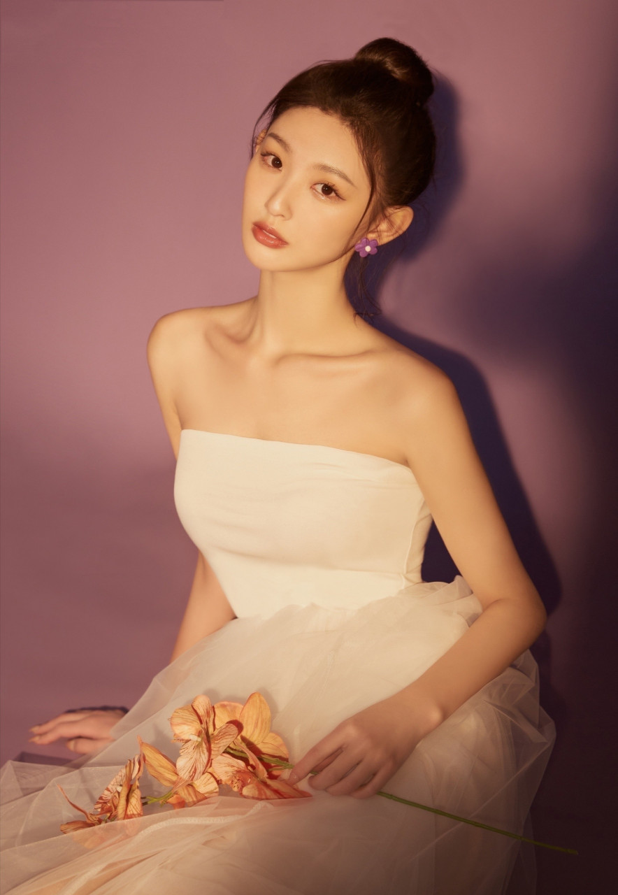 王思洁 出生于2002年9月10日,来自重庆,处女座