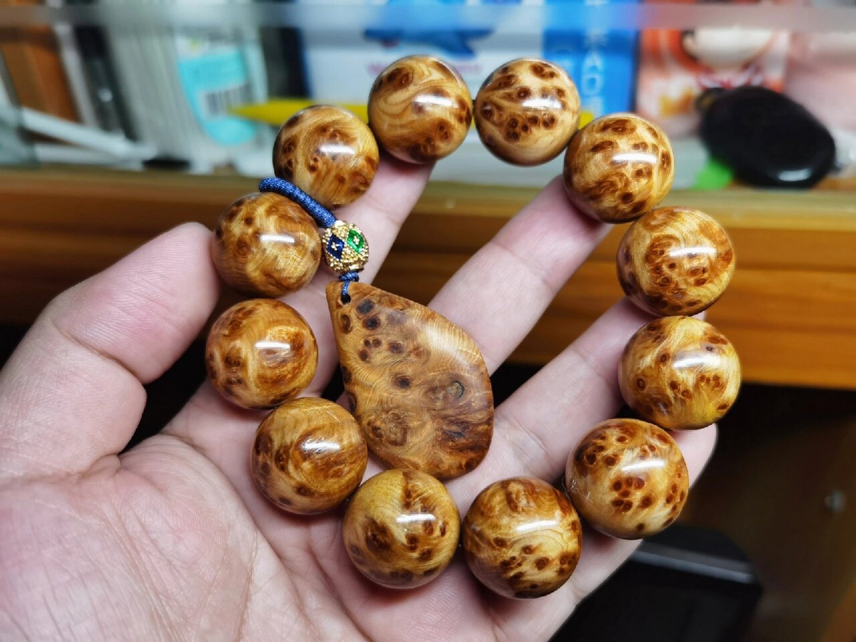 太行崖柏黄金底雀眼瘤花2.