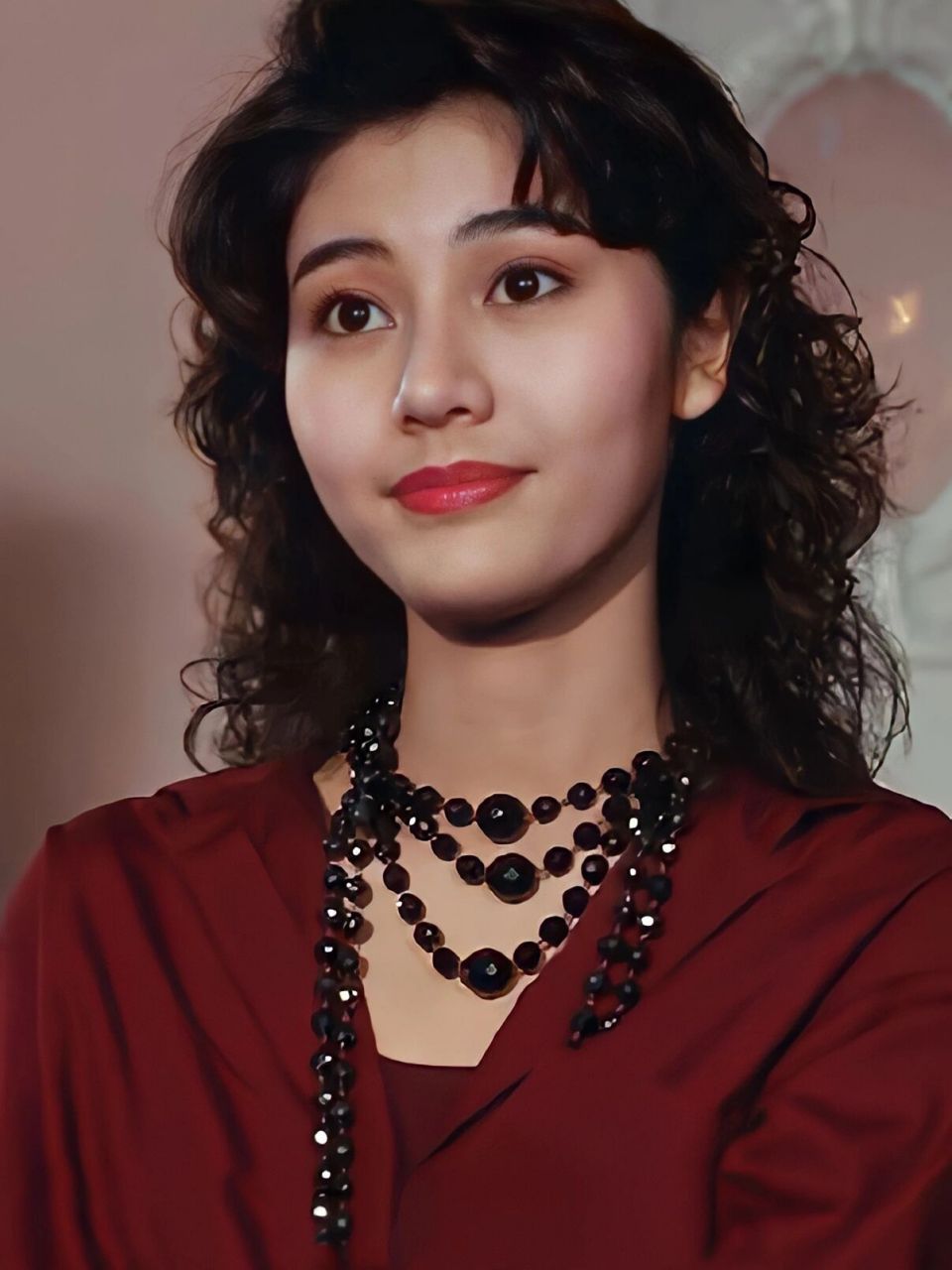 李嘉欣年轻时颜值有多绝!      有人评价她是艳绝香江的李大美人!