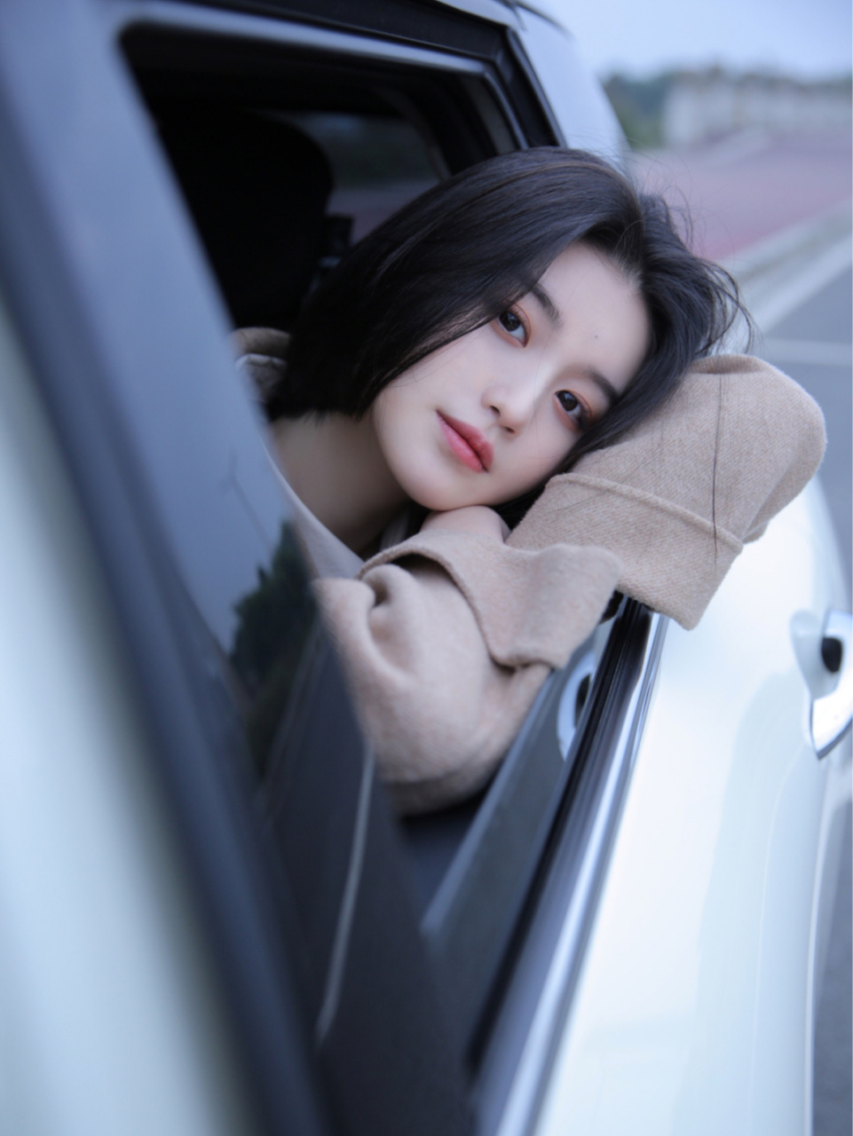 是一种自然而然不加修饰的美 那些温柔那些细腻 所有那些属于女孩