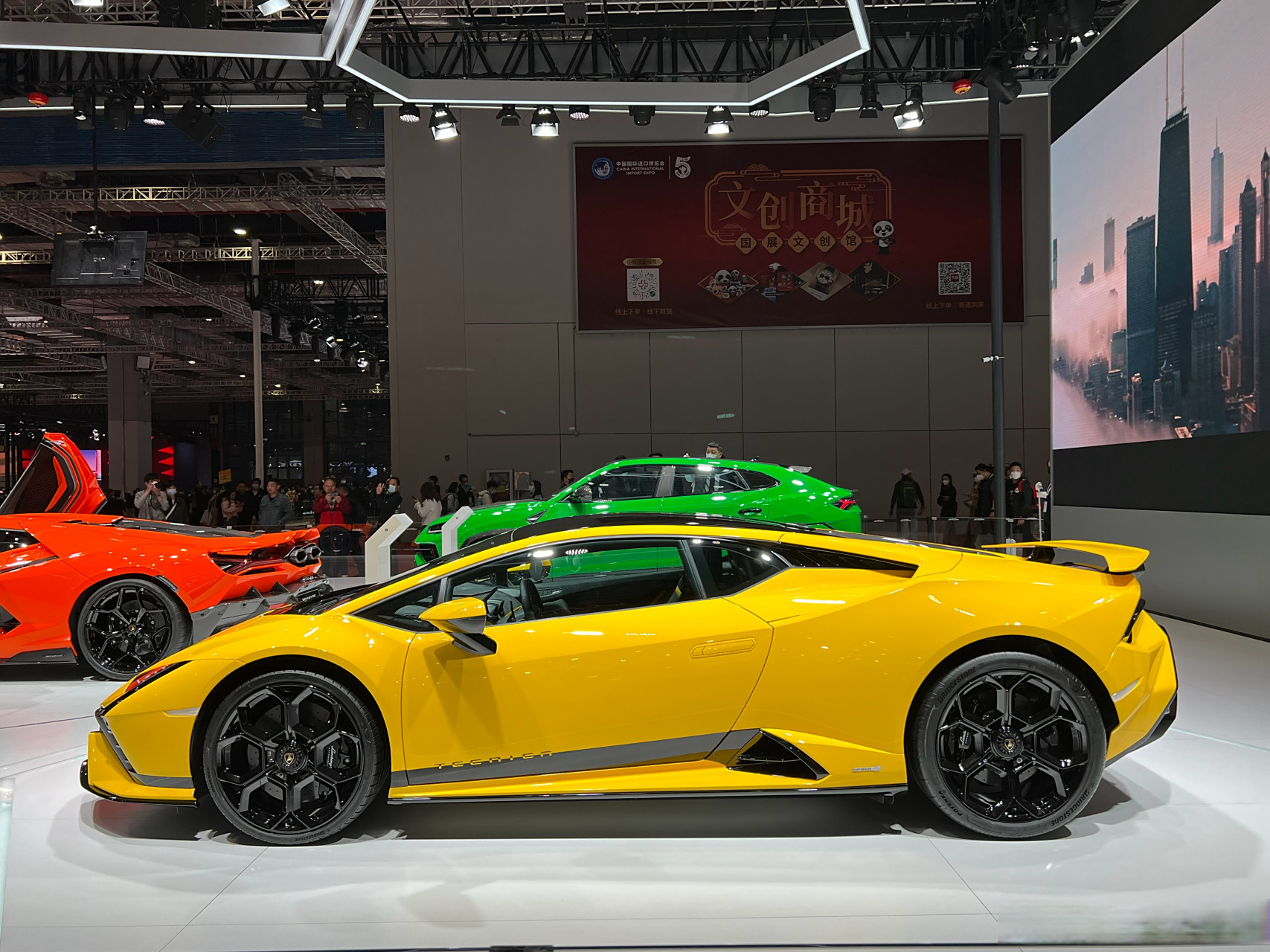 2023上海车展#兰博基尼展台,新款大牛是真的帅!