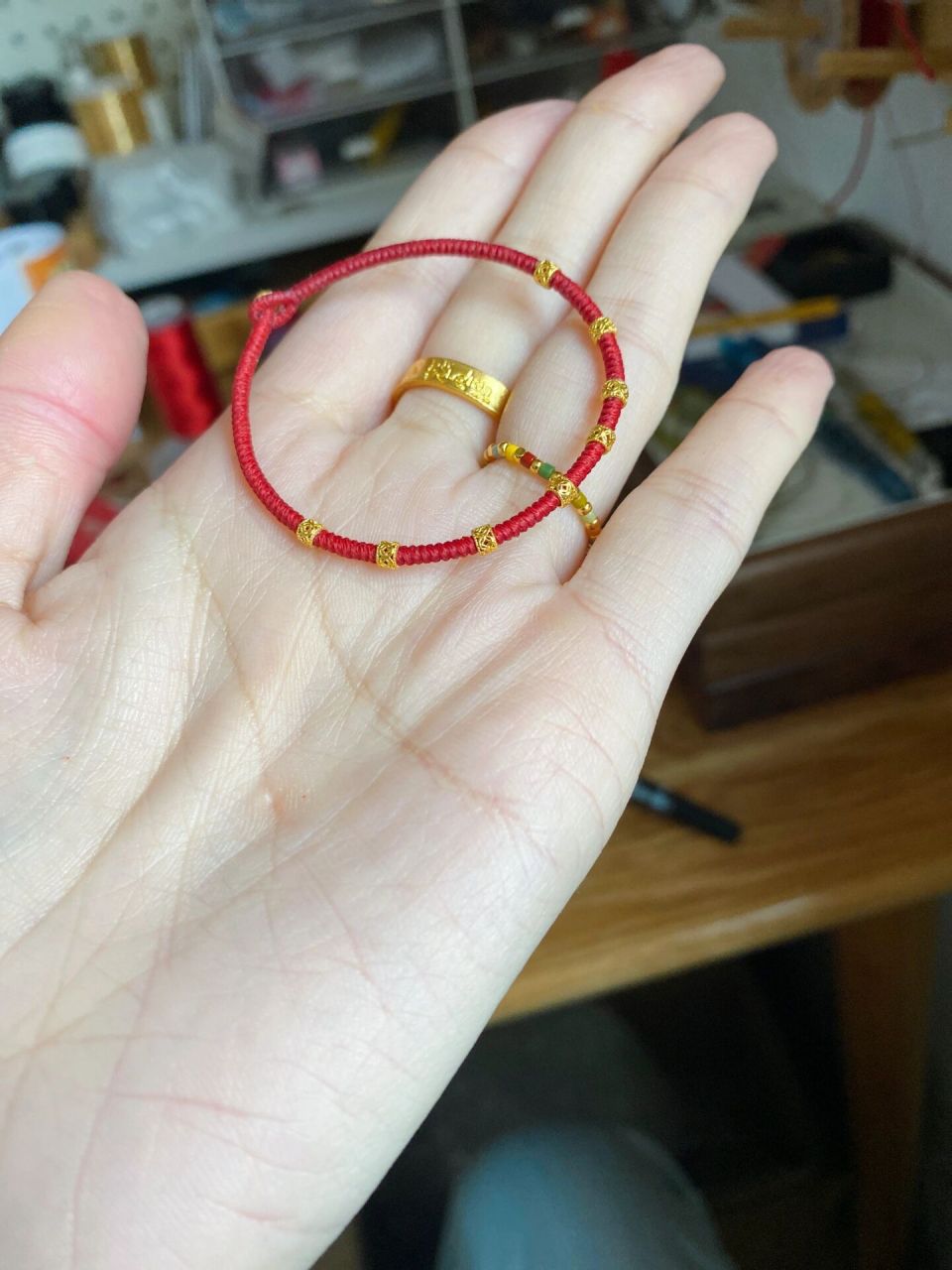 "八桶金"金刚结手绳 八个精致的钱币桶珠,寓意"八桶金".