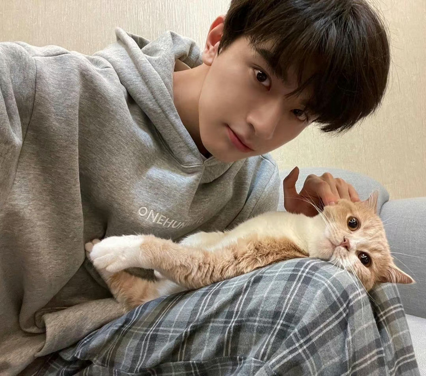 感觉林一可以开个自拍课了