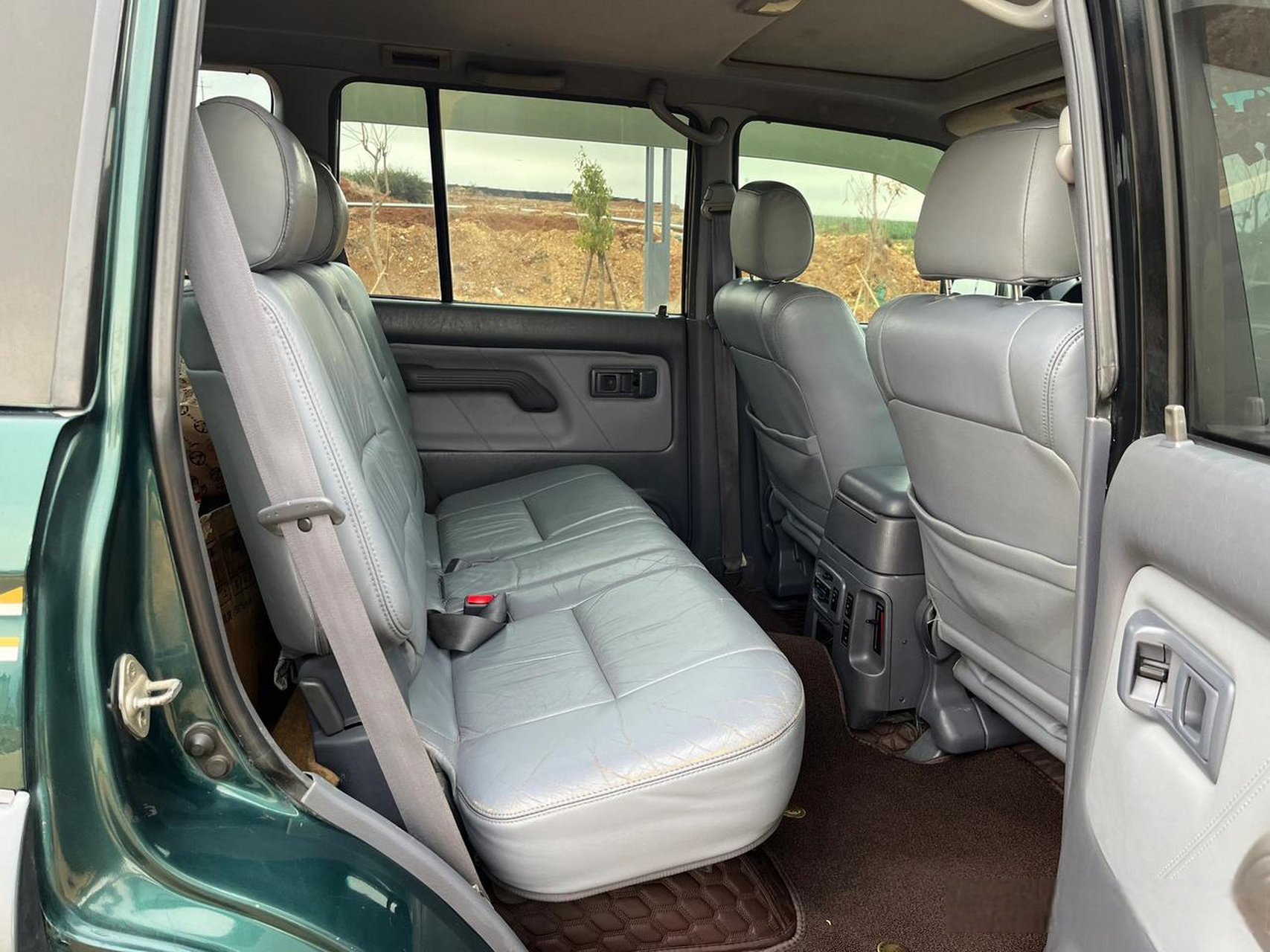 九十年代的老产物丰田霸道3400,有人说是lc95,又有人说它是lc90,究竟