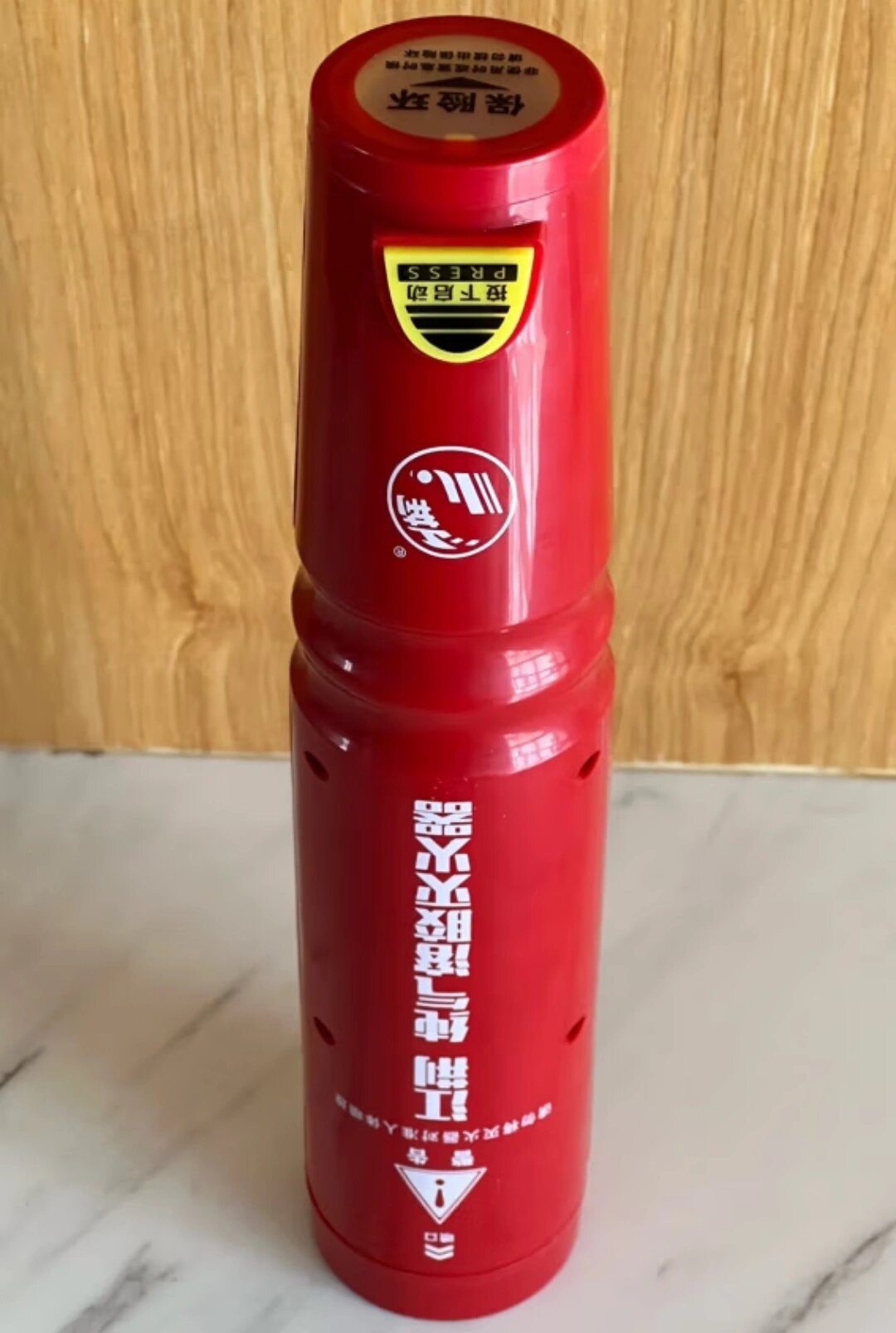 气溶胶灭火器的介绍 便携式气溶胶灭火器是一种具有多重优点的灭火
