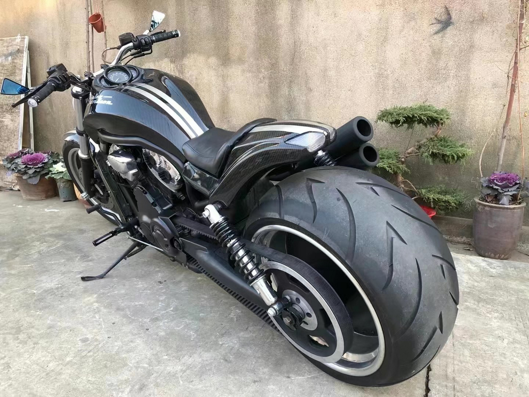 老板办公室必备 69800元 哈雷-暗夜金刚狼 68800元90哈雷-暗夜金刚