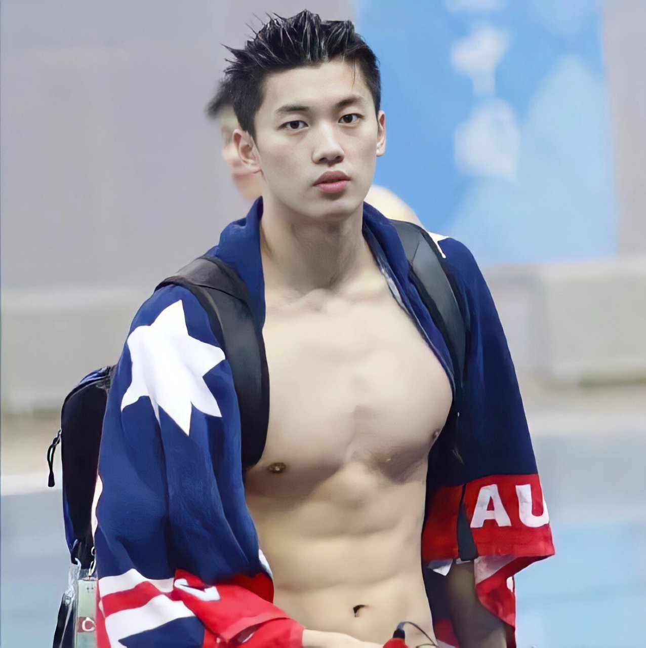 小麦色双开门腹肌在线!汪顺出厂配置都高配!