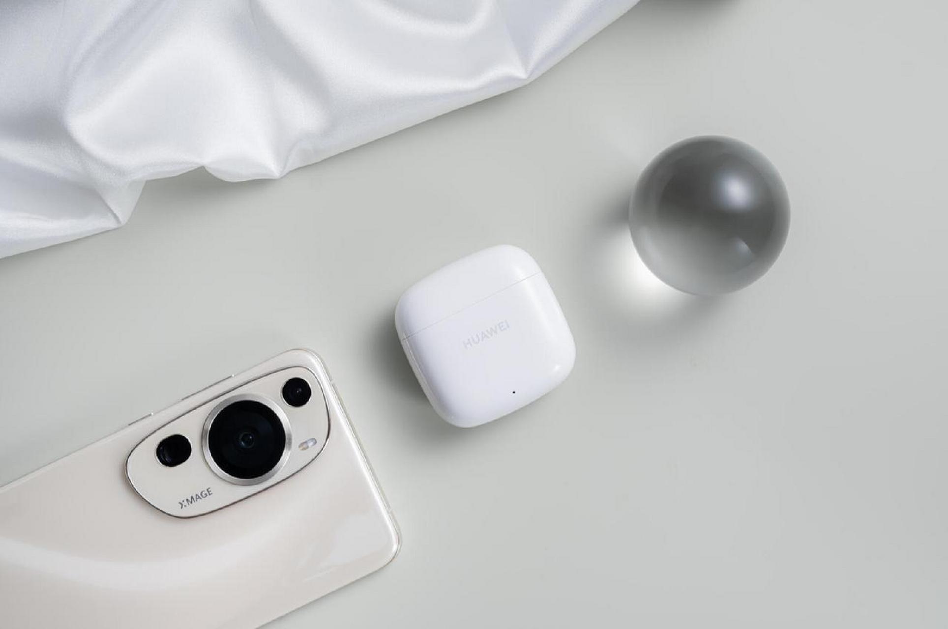 华为freebuds se 2设计简洁又现代感十足,陶瓷白的配色更是年轻人的