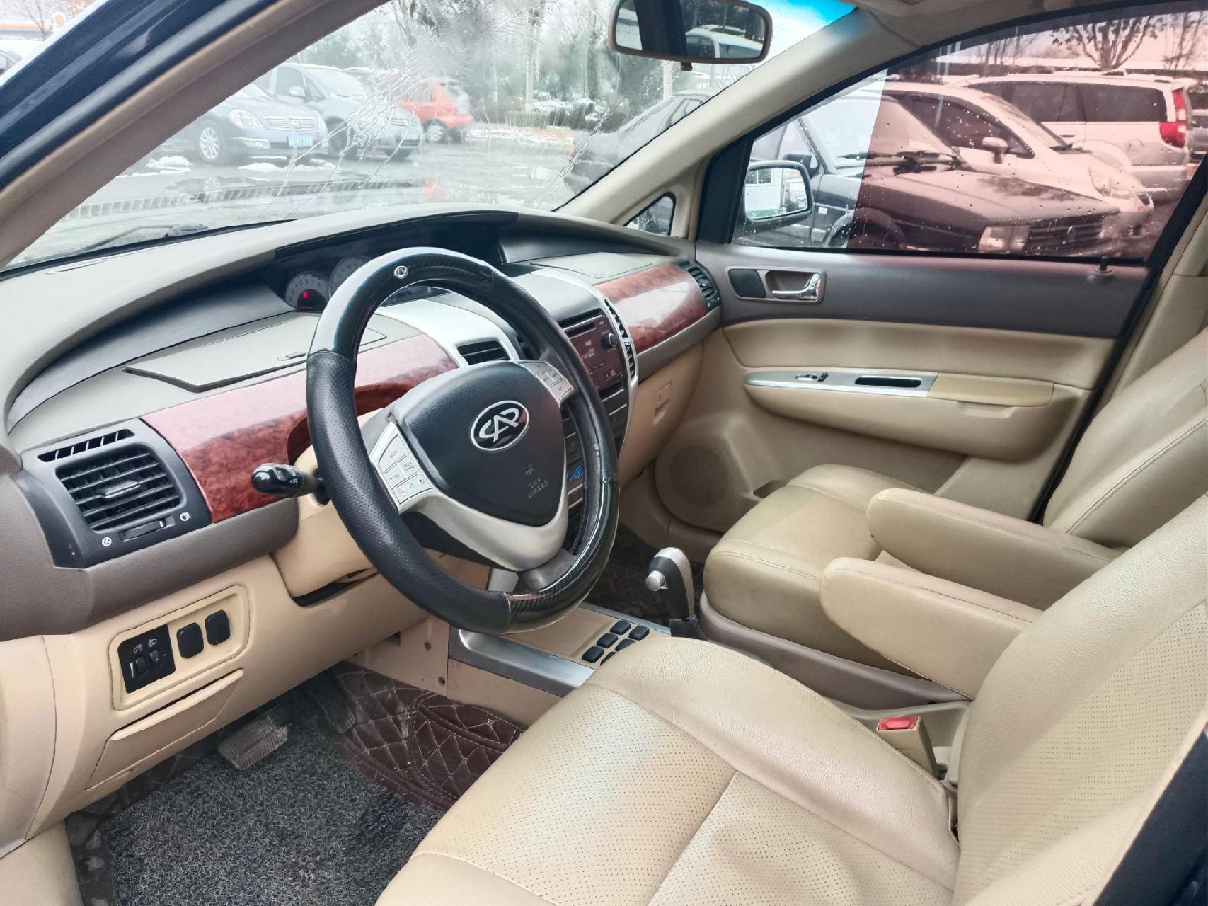 置换下10年奇瑞威麟v5,7座mpv车型,2.0自动档!多功能方向盘.