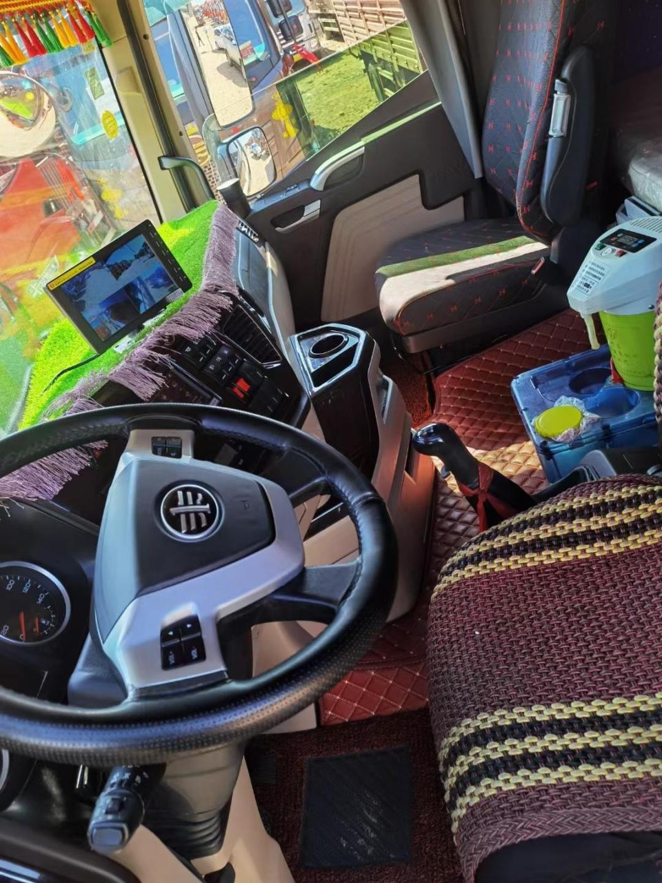 精品平底板大驾驶室前四后四9.