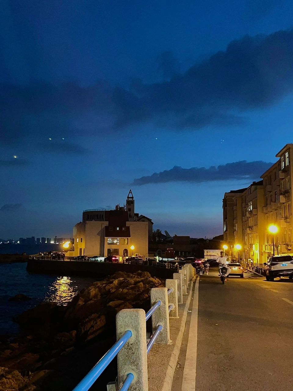 琴屿路·青岛最美的一条路·晚上比白天还美 来青岛一定要来琴屿路看