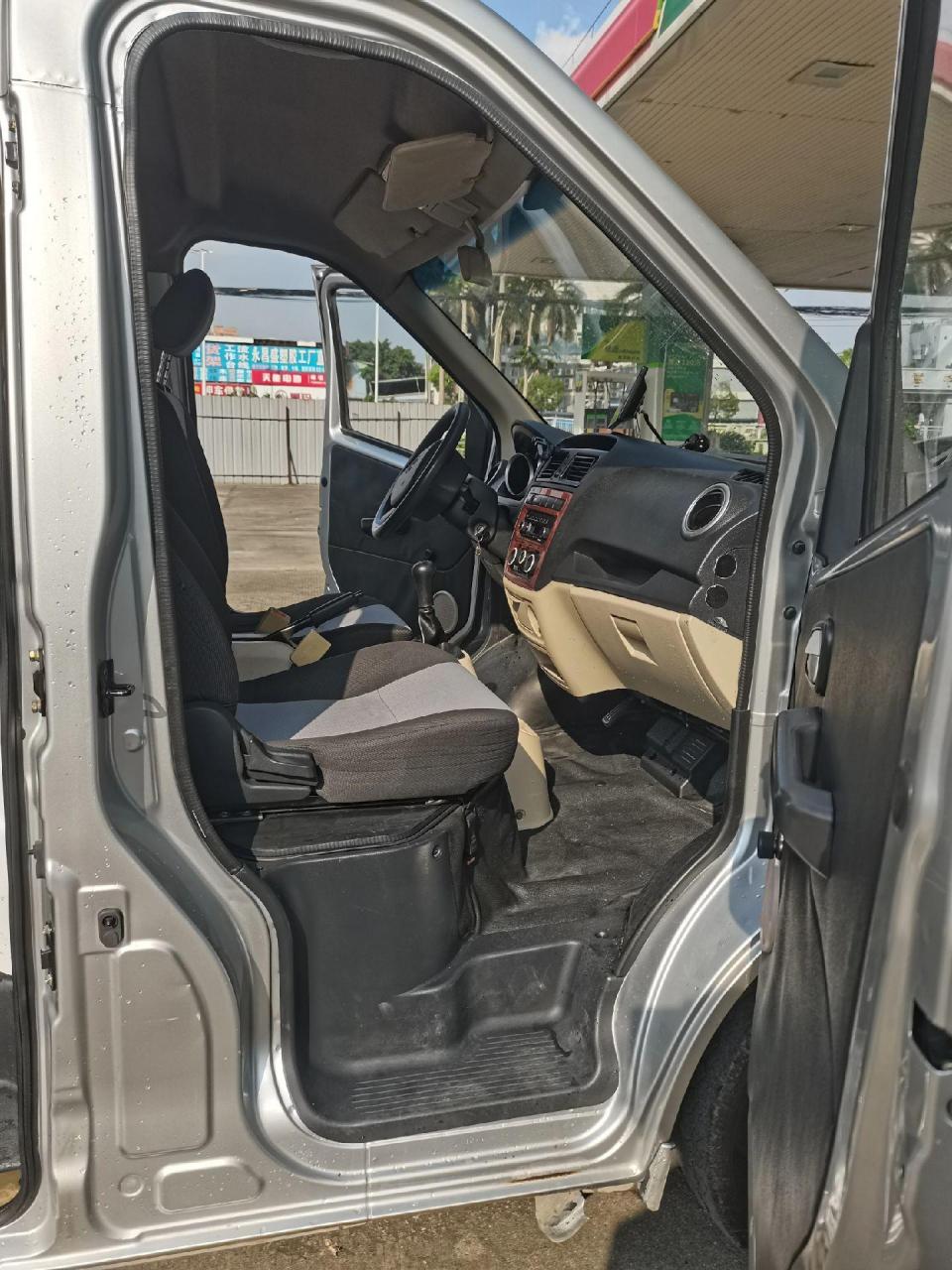 长安睿行m80货运版面包车,车19年10月入户一手车,保险到期年审到23年