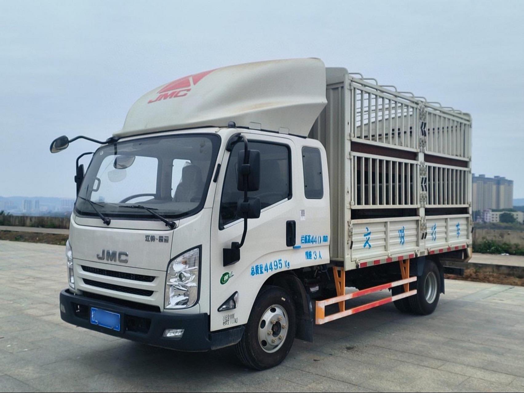 2022年2月江铃凯运,排半高栏双层拉猪车,车厢尺寸3.8米×2.