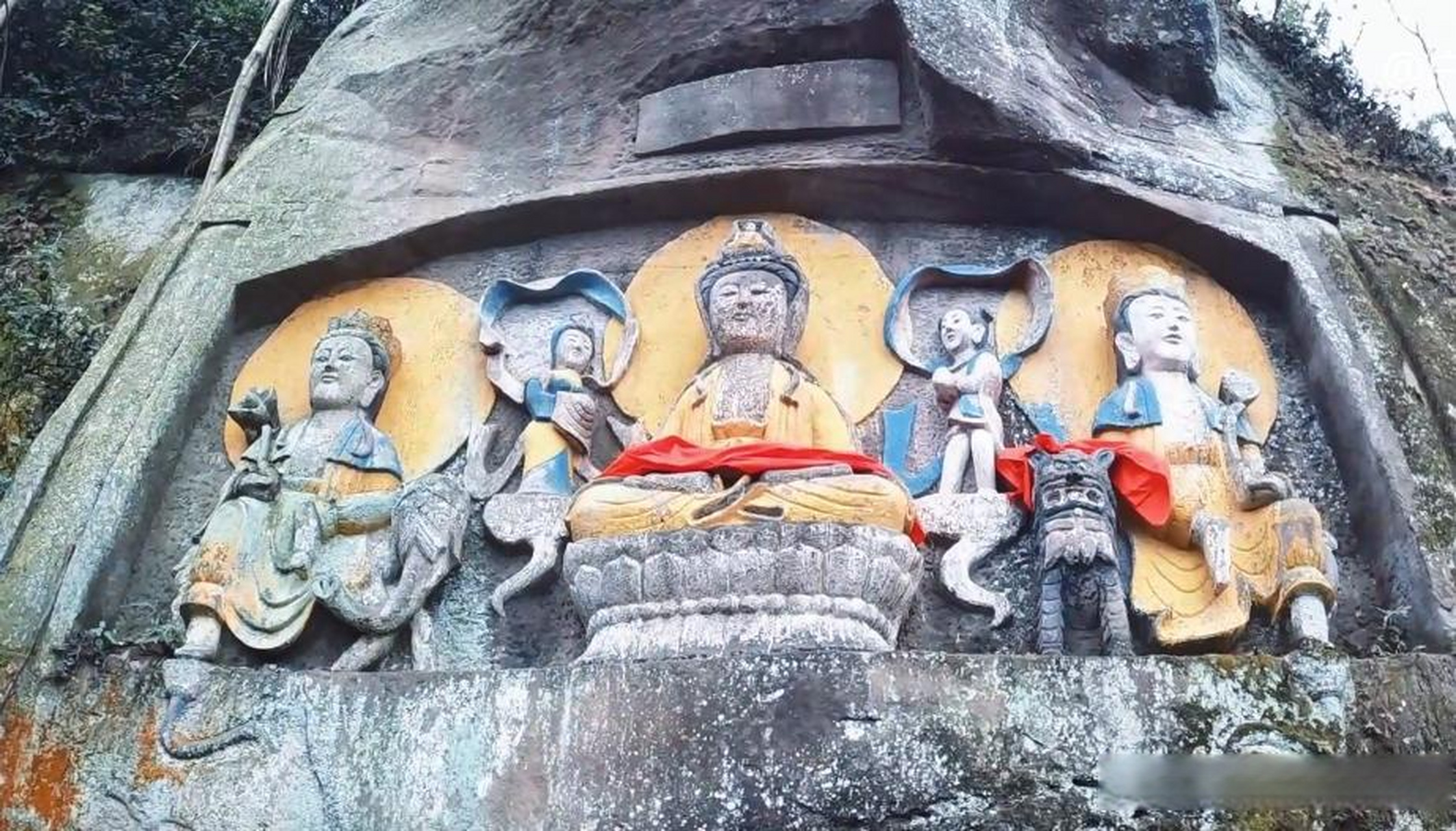 头条创作挑战赛在重庆合川的大山深处有一尊神秘的大佛