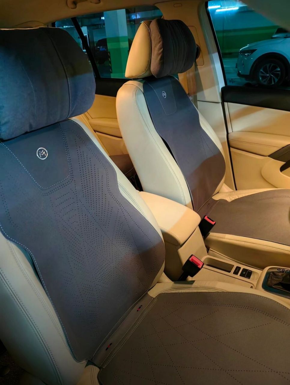 米色内饰适合什么颜色的坐垫 这款坐垫采用翻毛皮质量,底部采用防滑