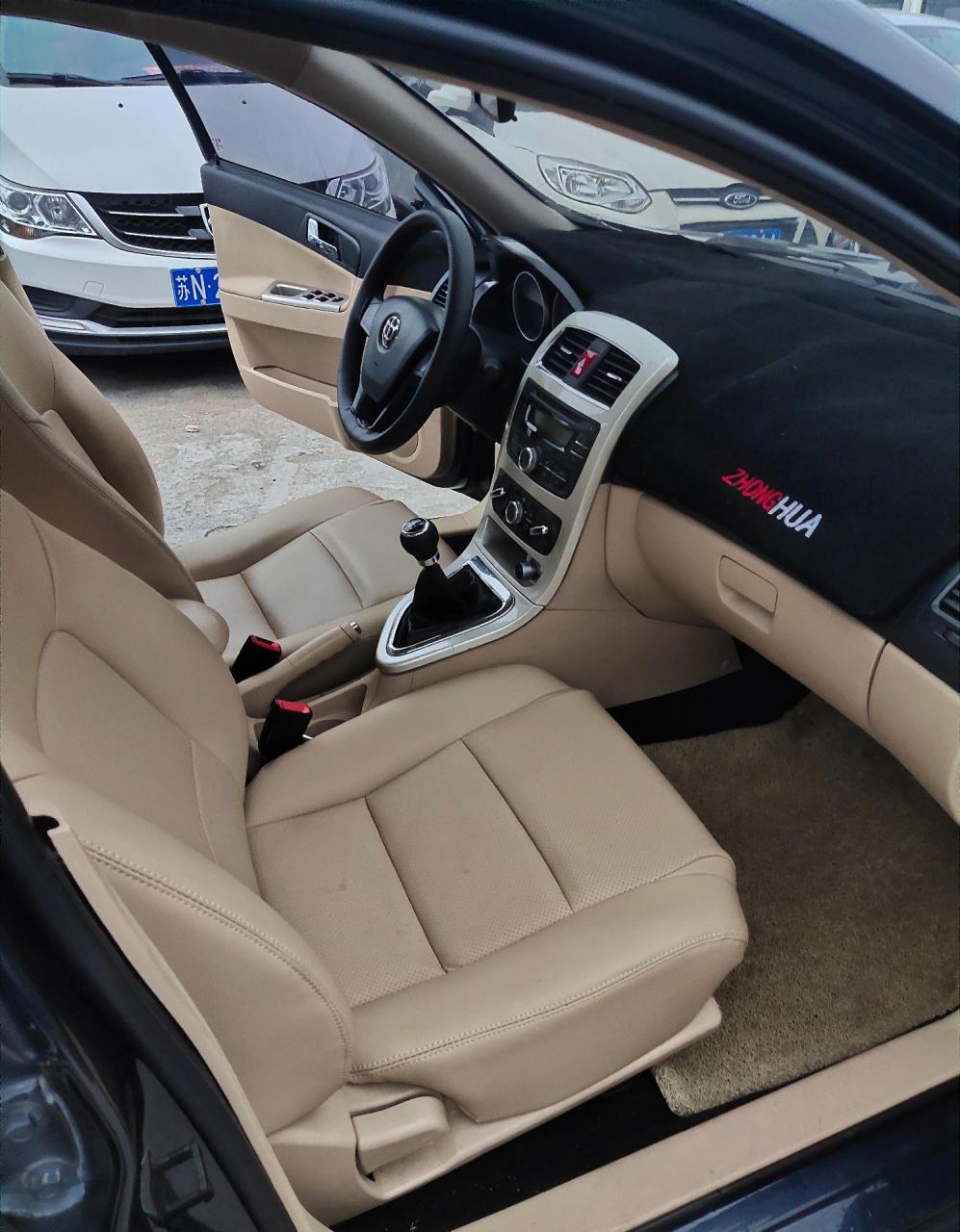 刚刚到13年中华h330手动挡的练手车,铝合金轮毂,四门电动,真皮打孔