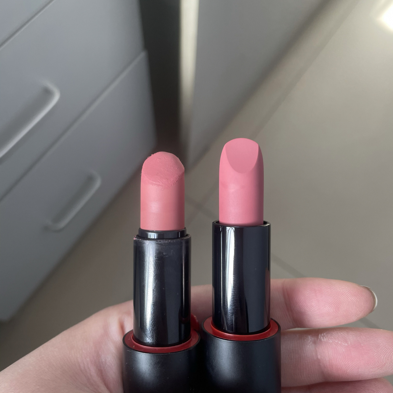 armani阿玛尼哑光口红102和105 图16615左边102.