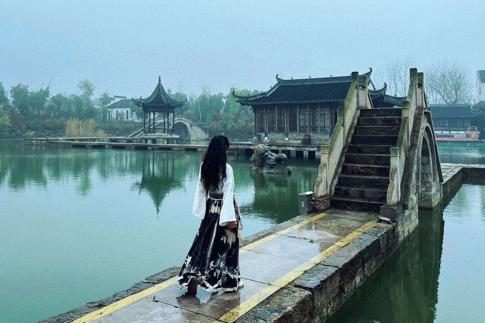 打卡了扬州的陈园 细雨蒙蒙的江南,避开烟花三月下扬州的人从众,直接