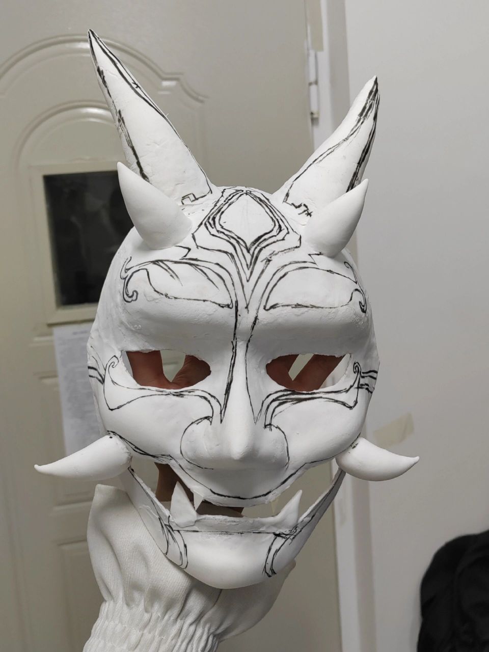 右滑帮我上色 三月份学校统一发的纸面具壳子,准备做个魈宝的面具