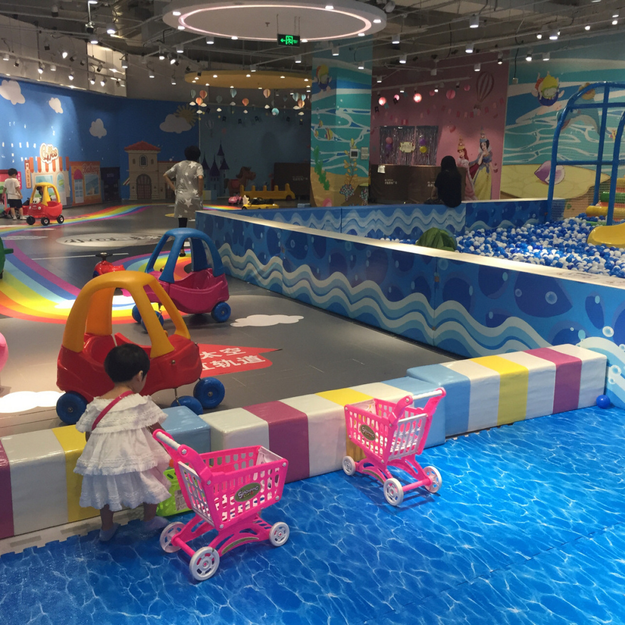 广州亲子游乐场 | 打卡珠江新城小q亲子乐园 在高德置地冬广场,交通不