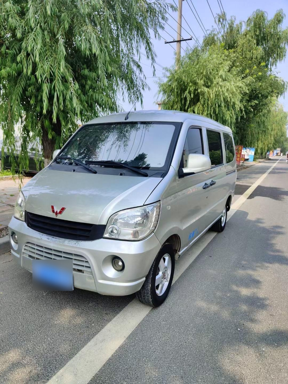 刚刚新到,11年早产几天,五菱之光6390最高配,中排独立座椅,带原车