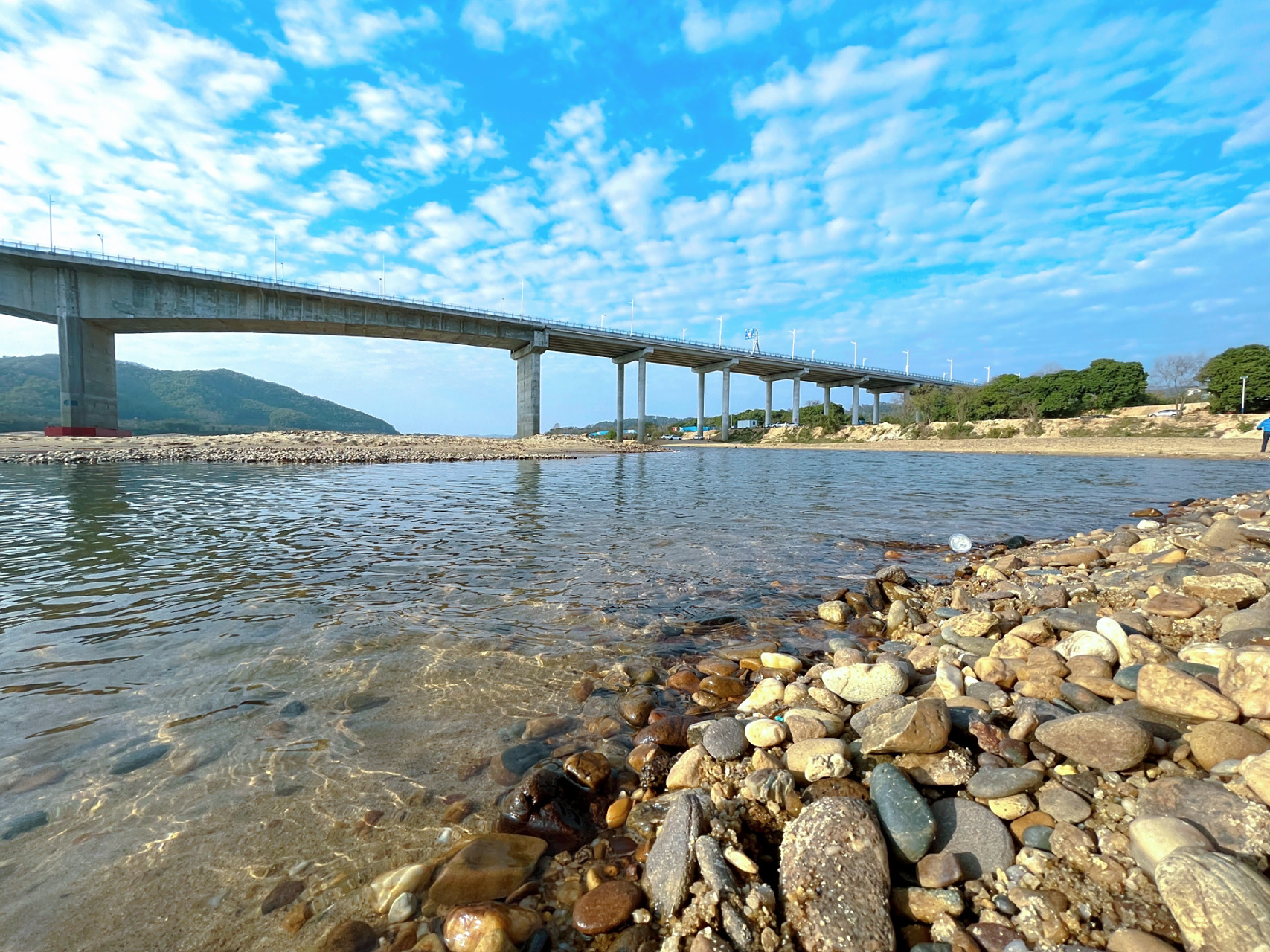 惠州横沥鹅塘洲 很适合露营,小朋友玩耍的地方,东江水清澈见底,小朋友