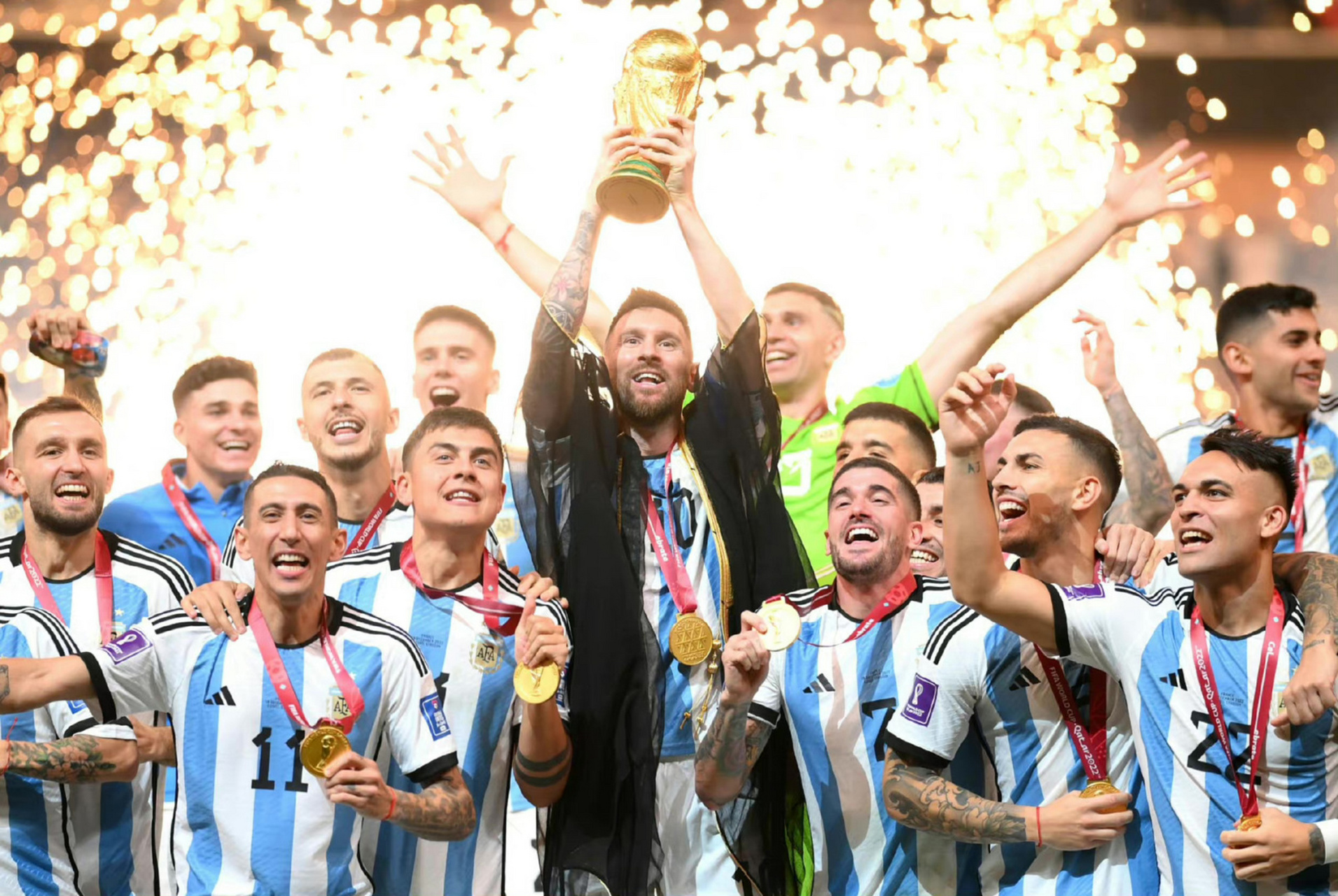 这一次,他们都不必继续等待.#梅西# #卡塔尔世界杯# #球王# #阿根廷