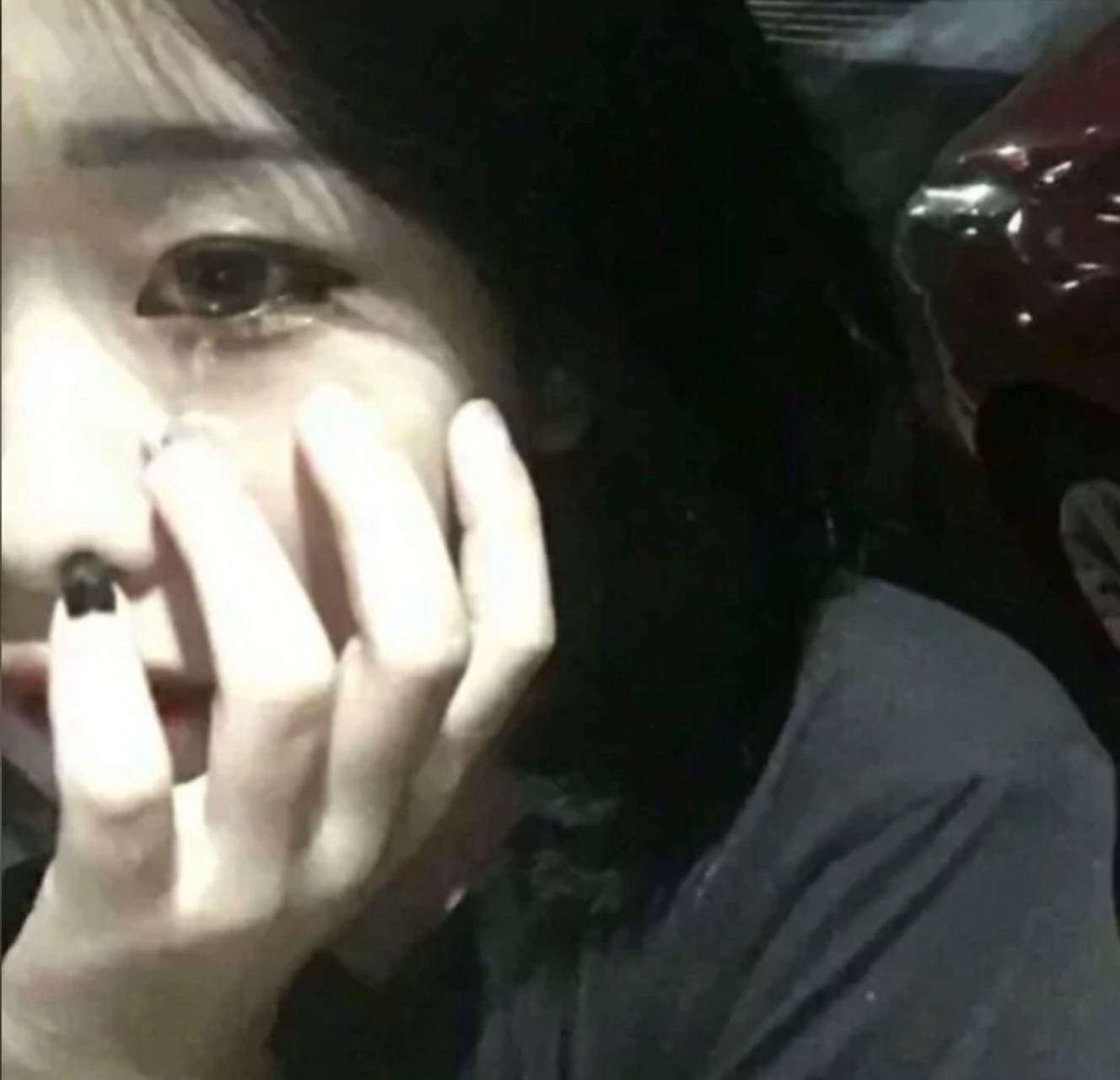 伤感女哭头像 再也不敢满怀期待  我怕最后只有失望透顶