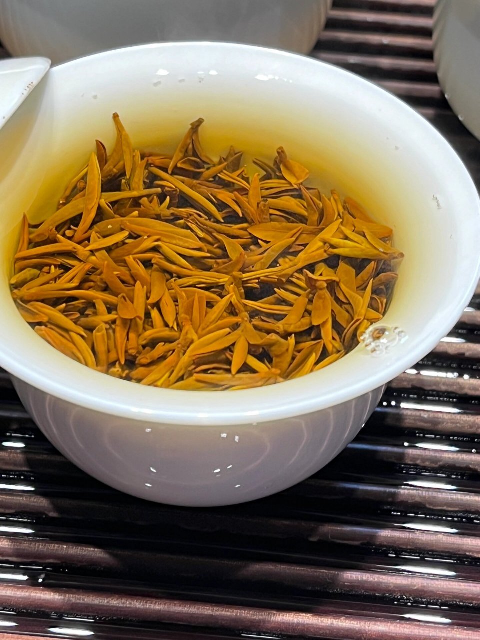 🍁梅占金骏眉红茶 茶汤:润滑醇厚 入口极爽,有一种独特的清鲜气味