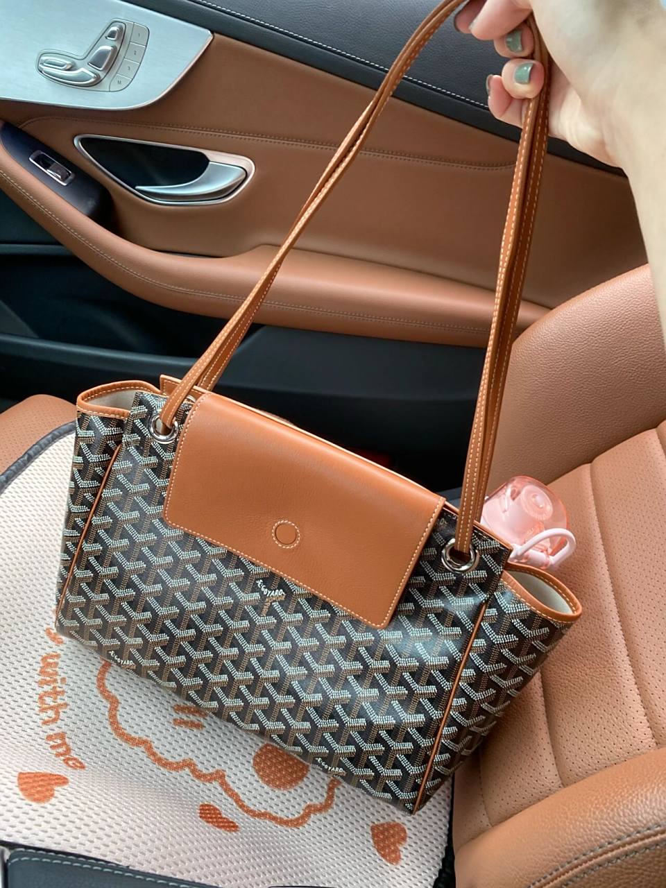 戈雅goyard通勤包包推荐 照片无法拍出它万分之一的洋气~这个颜色还比