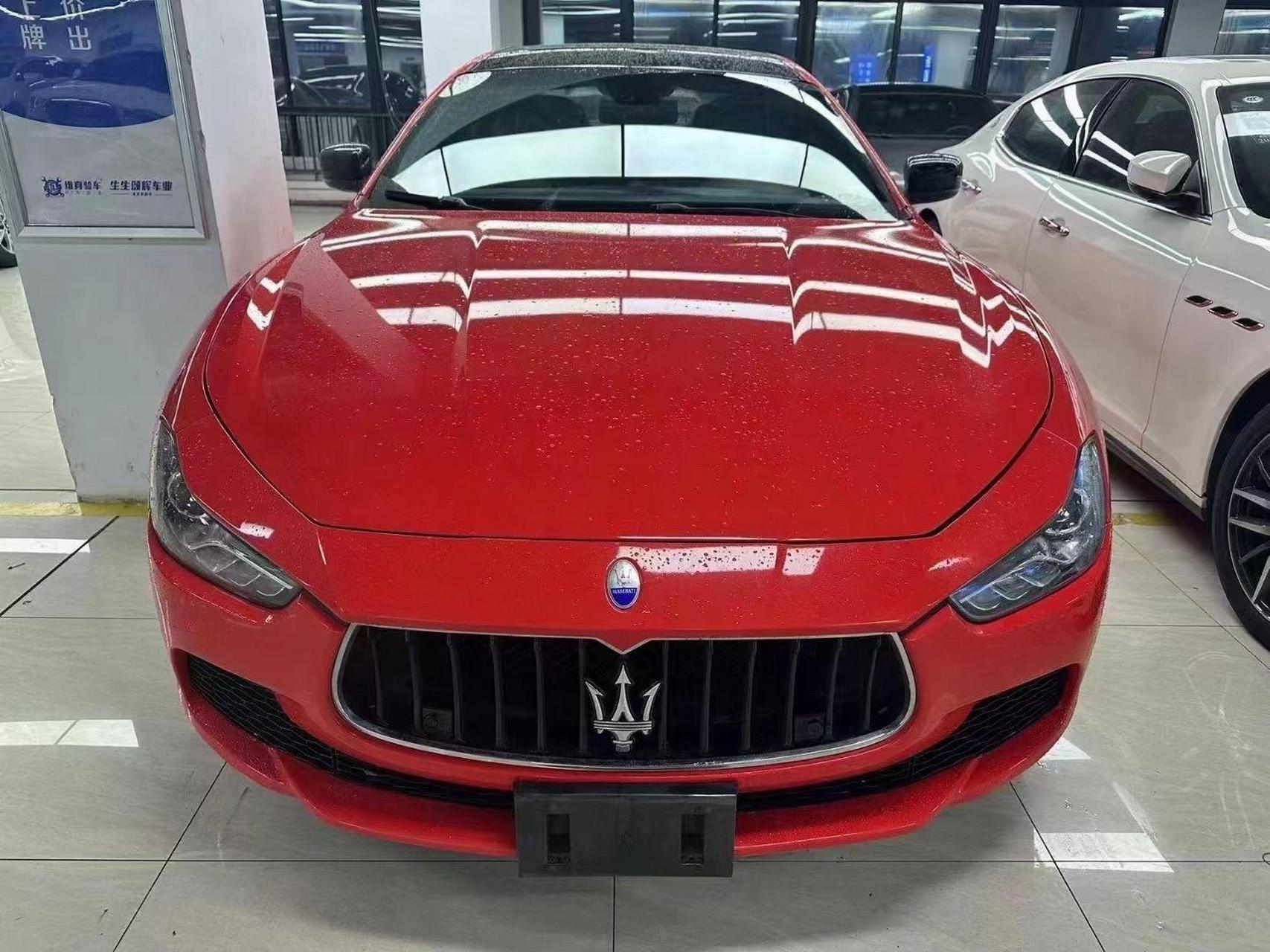 骚红玛莎拉蒂吉博力到店,成色太新,太骚气了,全款价格超级给力,按揭一