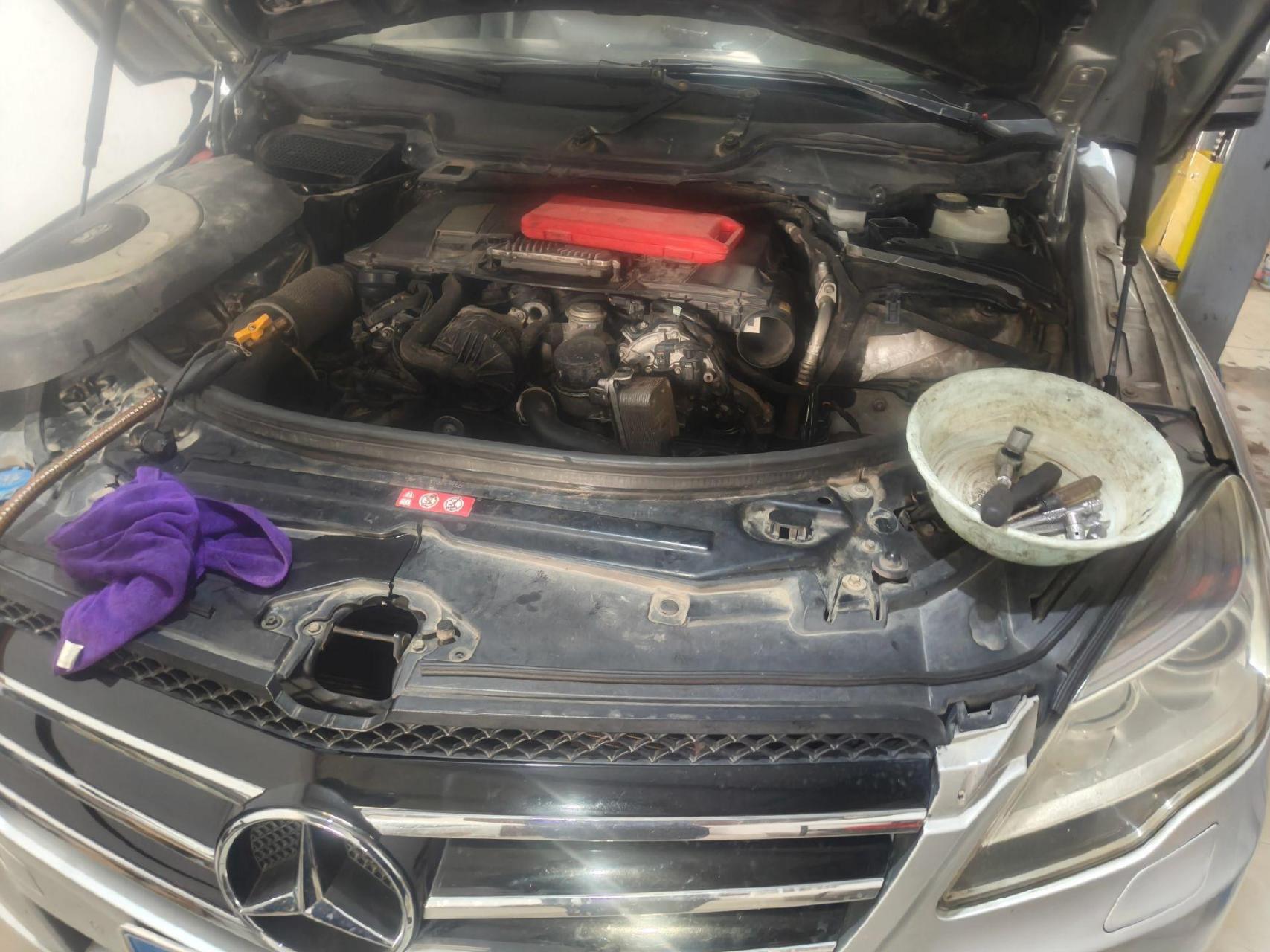 奔驰r300助力泵拆卸.