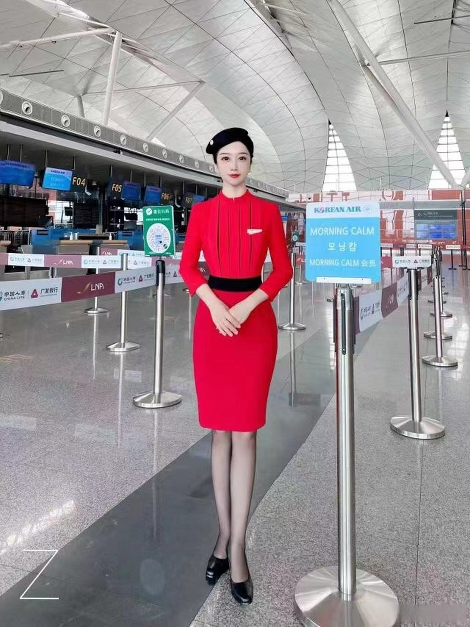 四川航空的制服 中国红真美