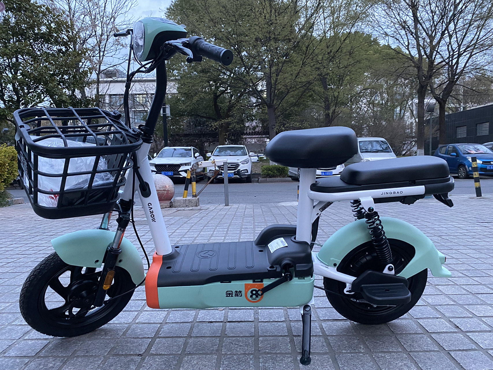 我在苏州新区横塘汇金新地商业广场15栋117电动车大卖场.